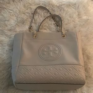 Like NEW Tory Burch tote. Pristine condition. Don’t need, bought a larger tote.